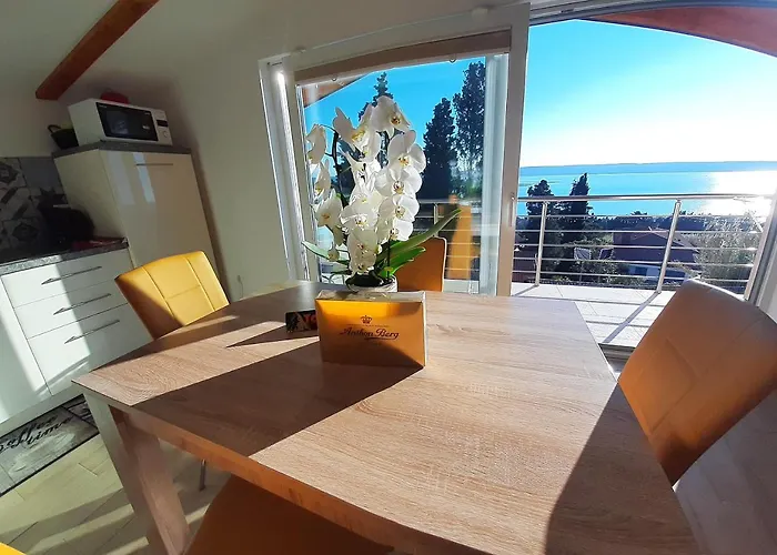 Red Rose Apartment