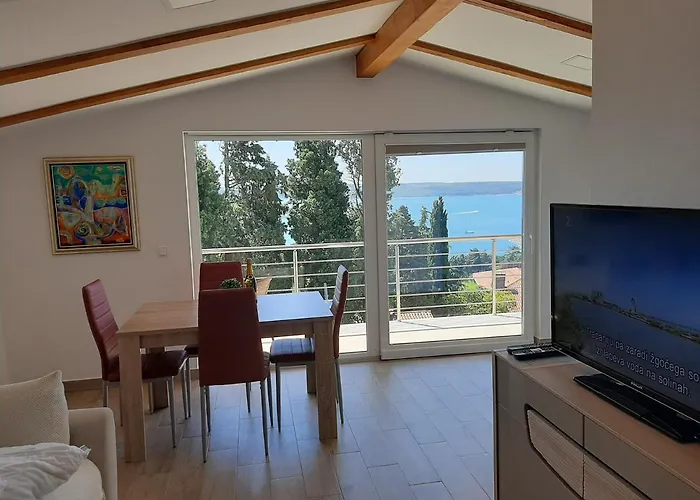 Red Rose Apartment