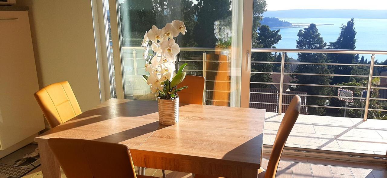 Red Rose Apartment