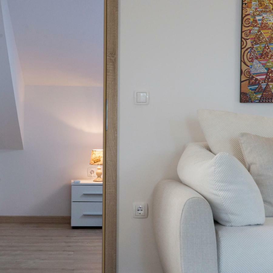Red Rose Apartment