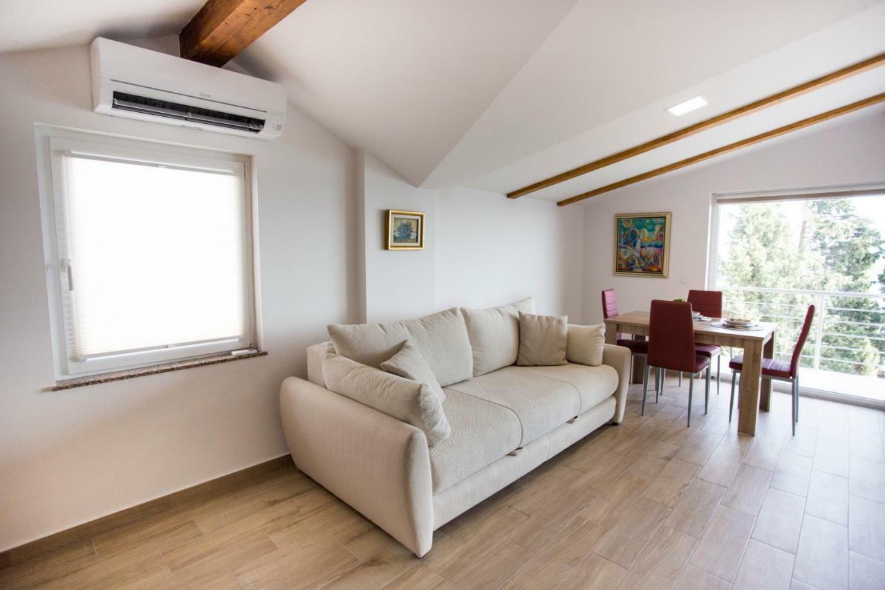 Red Rose Apartment